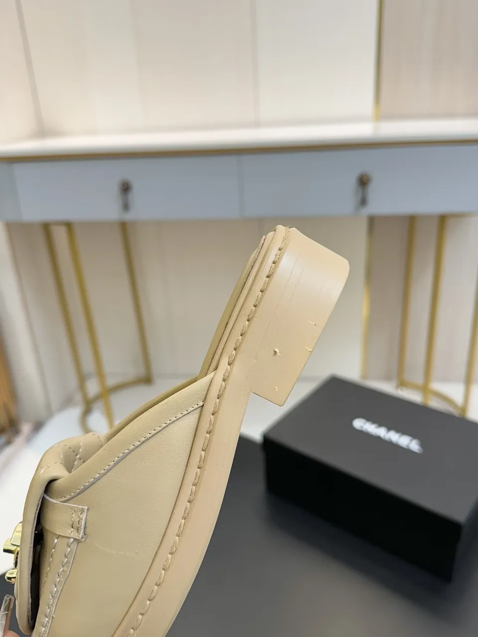 👟👟Ex-factory price 560👟👟 🔥🔥🔥Xiaoxiang official website synchronizes the high version of CHANEL 2025 Chanel top buckle exposed heel shoes, a must-have hot style for early spring, the goddess series, with the elegant and ladylike temperament of the fragrance family, super durable, irresistible, and exciting... ▪️The upper is imported sheepskin ▪️Inside imported sheep lining (same as the original) ▪️Original model opening, genuine leather outsole🇮🇹 ▪️Standard code 35- 41 42 Customized, non-returnable